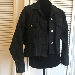 Black cropped jean jacket😻